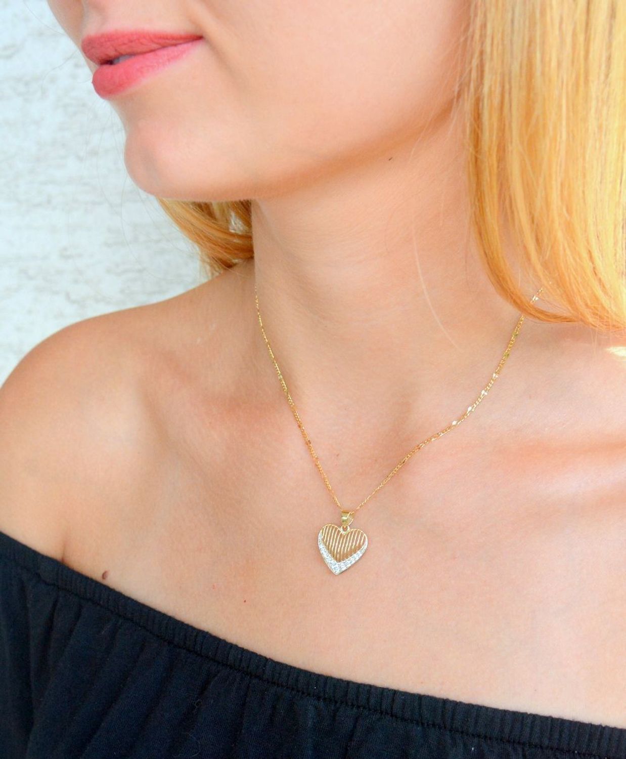 Złota zawieszka 375 serduszko z cyrkoniami ZA 7012 375. Złota zawieszka damska. Złota zawieszka serce próby 375. Złota zawieszka damska z cyrkoniami. Wisiorek serce z cyrkoniami. Złota zawieszka na prezent..jpg